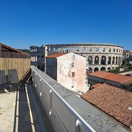 Апартаменти Terrace Dream View Over Amphitheatre Пула